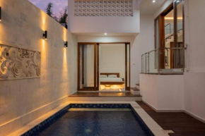 Bright comfortable villa in Bukit